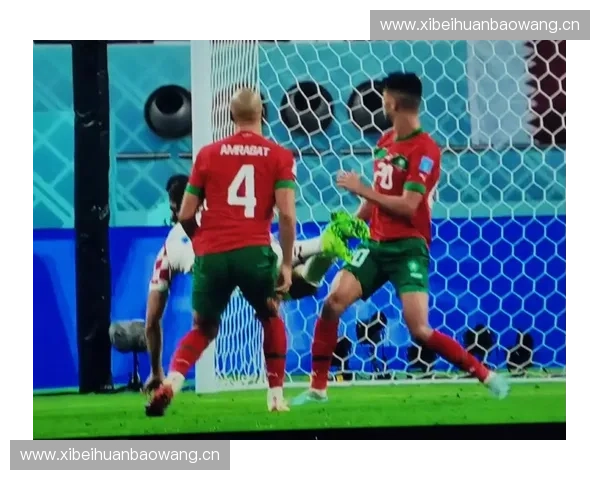 折射进球奇迹：不可思议的角度与巧妙配合如何改变比赛格局